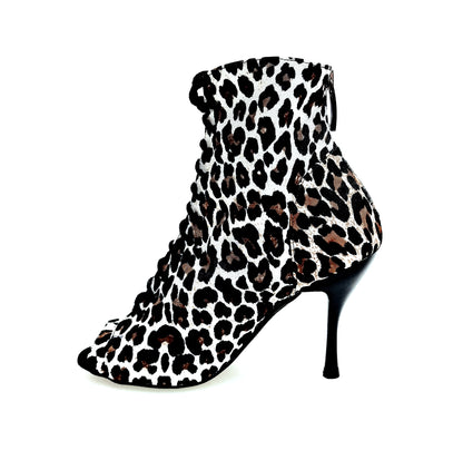 Stivaletto Alexis Leyopa Wish Dance Shop con zip, raso seta maculato leopardo bianco e tacco a spillo in alluminio smaltato nero