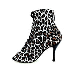 Carica immagine nella Galleria, ALEXIS Leyopa (Art. 132) - Mezzo Stivaletto con Zip in Raso seta Maculato Leopardo Bianco Tacco a Spillo in Alluminio Smaltato Nero
