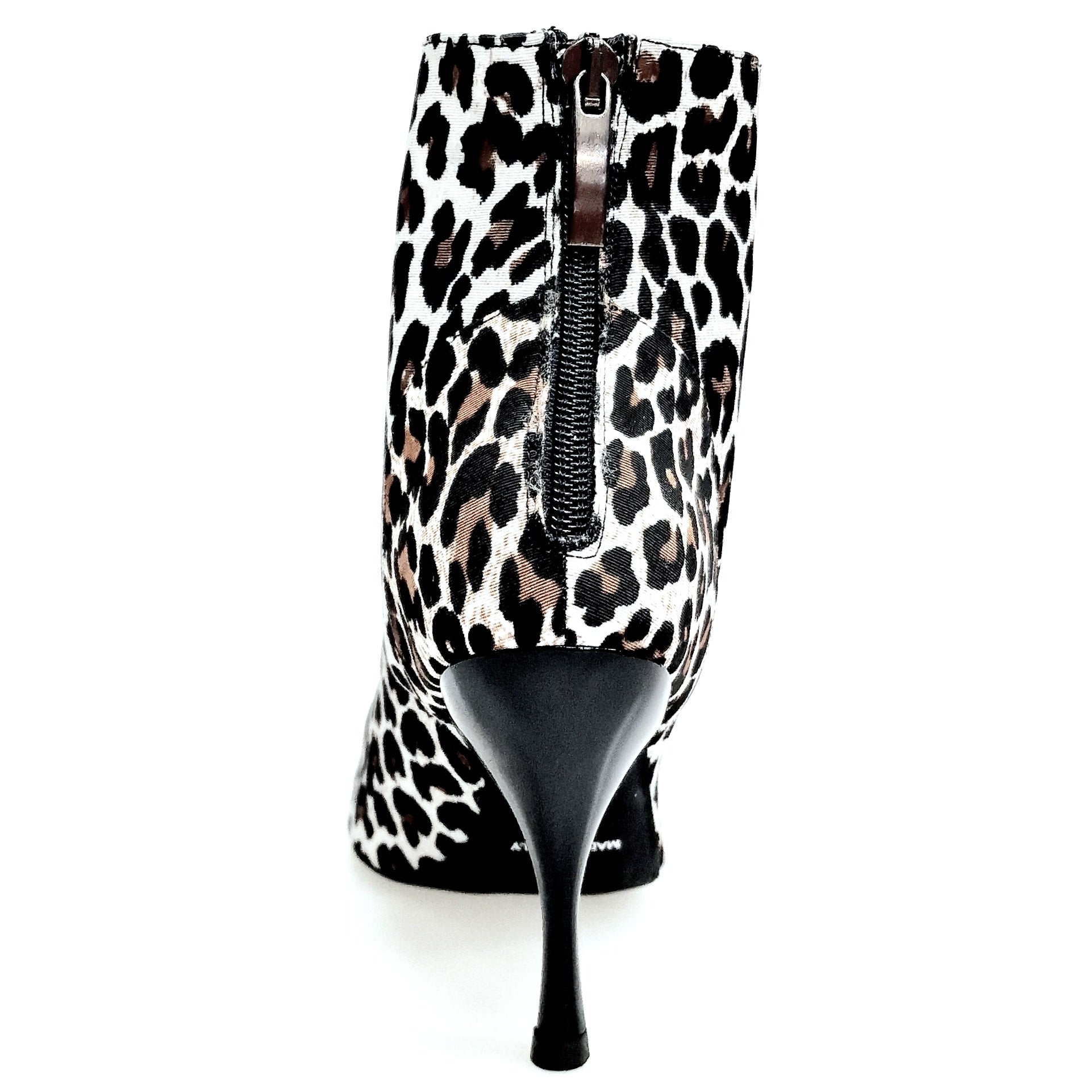 Stivaletto mezzo con zip ALEXIS Leyopa in raso seta leopardato bianco con tacco a spillo in alluminio smaltato nero