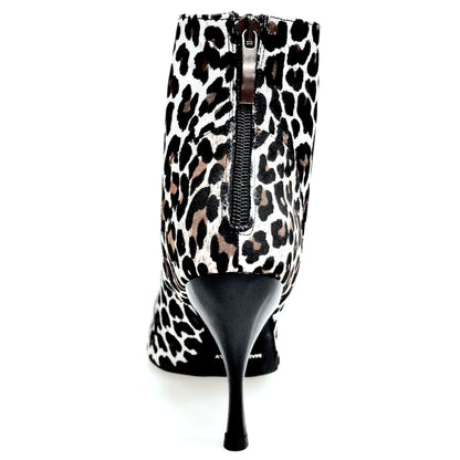 Stivaletto mezzo con zip ALEXIS Leyopa in raso seta leopardato bianco con tacco a spillo in alluminio smaltato nero