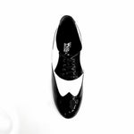 Load image into Gallery viewer, COTISO (108N) - Stringata a Coda di Rondine Mod. Oxford in Vernice Nera e Pelle Bianca
