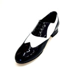 Load image into Gallery viewer, COTISO (108N) - Stringata a Coda di Rondine Mod. Oxford in Vernice Nera e Pelle Bianca
