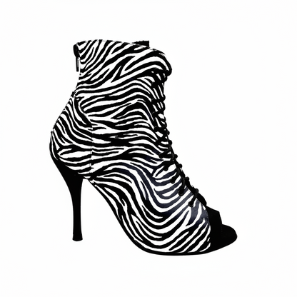 Stivaletto Wish Dance Shop Alexis Zebra con zip, raso seta zebra, inserti in camoscio rosso e tacco a spillo in alluminio rosso.