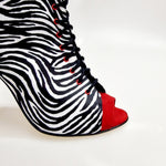 Carica immagine nella Galleria, ALEXIS Zebra (Art. 132) - Mezzo Stivaletto con Zip in Raso seta Zebra inserti in Camoscio Rosso Tacco a Spillo in Alluminio verniciato effetto Gommato Rosso
