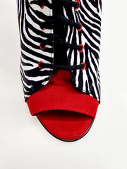 Carica immagine nella Galleria, ALEXIS Zebra (Art. 132) - Mezzo Stivaletto con Zip in Raso seta Zebra inserti in Camoscio Rosso Tacco a Spillo in Alluminio verniciato effetto Gommato Rosso