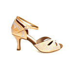 Load image into Gallery viewer, DE LUXE MARIPOSA (L102 QB) - Scarpa da Ballo Donna in Raso Seta Carne Flash Cinturino Incrociato Sulla Caviglia con Swarovski Boreali Tacco Basso a Rocchettino
