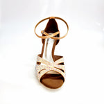 Load image into Gallery viewer, DE LUXE MARIPOSA (L102 QB) - Scarpa da Ballo Donna in Raso Seta Carne Flash Cinturino Incrociato Sulla Caviglia con Swarovski Boreali Tacco Basso a Rocchettino
