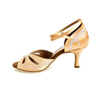 Load image into Gallery viewer, DE LUXE MARIPOSA (L102 QB) - Scarpa da Ballo Donna in Raso Seta Carne Flash Cinturino Incrociato Sulla Caviglia con Swarovski Boreali Tacco Basso a Rocchettino
