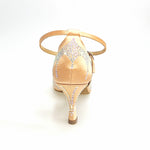 Load image into Gallery viewer, DE LUXE MARIPOSA (L102 QB) - Scarpa da Ballo Donna in Raso Seta Carne Flash Cinturino Incrociato Sulla Caviglia con Swarovski Boreali Tacco Basso a Rocchettino
