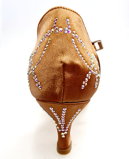Scarpa da donna Carolin QC Wish Dance Shop in raso seta bronzo con Swarovski Boreali e tacco a rocchetto basso.