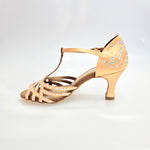Load image into Gallery viewer, LANA (L12) - Scarpa da Ballo Raso Seta Carne Flash con Swarovski Boreali tacco a Rocchetto
