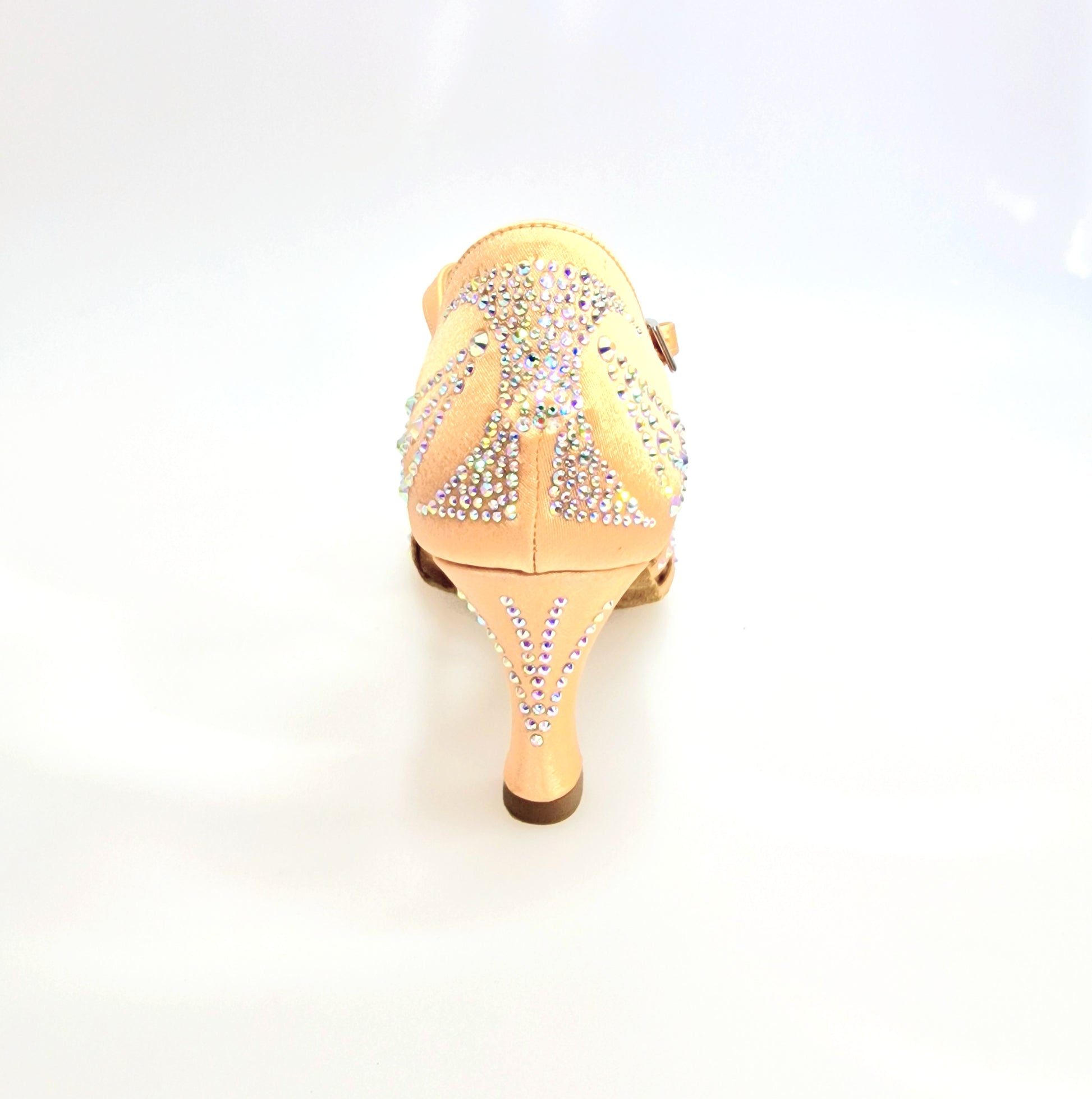 Scarpa da ballo Wish Dance Shop Lana L12 in raso seta carne con Swarovski Boreali e tacco a rocchetto.