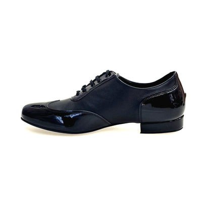 Scarpa stringata uomo Arthur Oxford in vernice nera e pelle nera, modello coda di rondine, stile classico e elegante