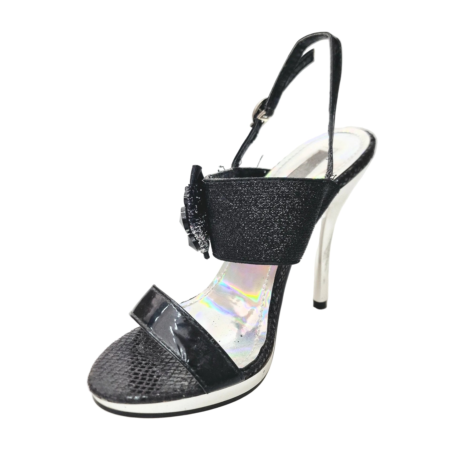 Sandalo nero DEMY Plt con plateau e tacco a spillo largo, calzature Wish Dance Shop, vista dall'angolazione frontale.