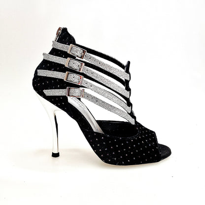 Scarpa da donna Lussuria in velluto nero con punti luce boreali, cinturini glitter argento e tacco a spillo laminato argento.