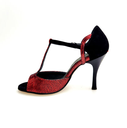 Sandalo donna Wish Dance Red/Black in camoscio nero e rosso, tacco alto sottile con dettaglio rocchetto smaltato nero.