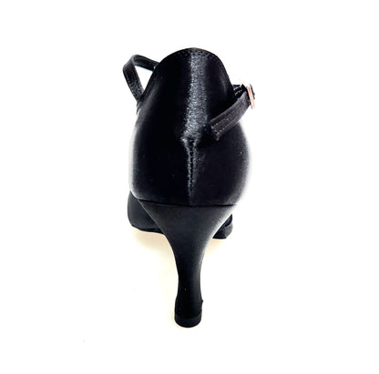Scarpa da donna Ely QA (32QA) in raso seta nero con cinturino alla caviglia e tacco a rocchetto, vista frontale.