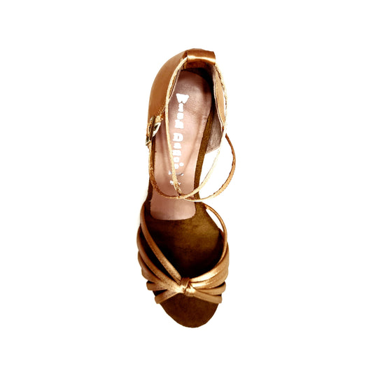 Scarpa donna Wishdance Patty QB in raso carne con fascette, cinturino doppio e tacco basso a stiletto largo.