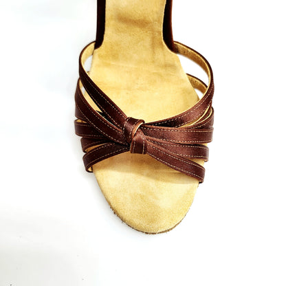Scarpa da donna Wish Dance Shop Ginevra/6 in raso seta bronzo tan con nodino e sei fascette, tacco rocchetto tondo.