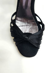 Load image into Gallery viewer, Pepa (210/6) - Scarpa da Ballo Basica da Donna con Nodino in Raso Seta Nero Tacco a Stiletto Smaltato Nero con 6 Fascette Rivestite in Camoscio
