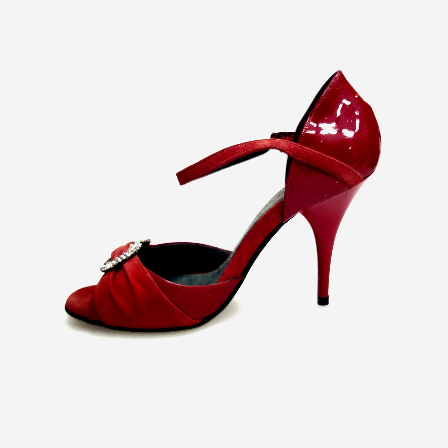 Sandalo donna GILDA SW F.626 in pelle di vernice rossa e camoscio, con gioiello Swarovski, tacco a spillo rosso smaltato
