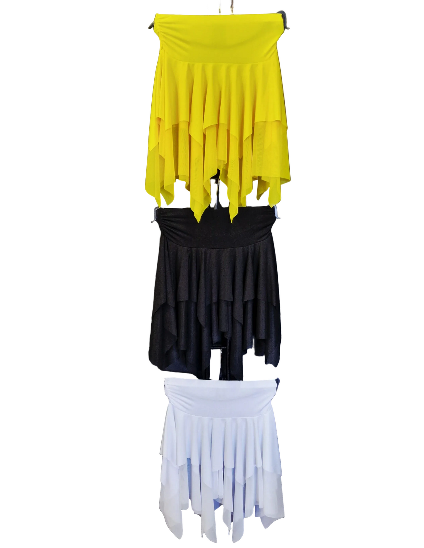 Gonna a punte tagliate a mano in microfibra e tulle elastico tono su tono, design elegante e dettagli artigianali.