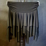 Carica immagine nella Galleria, DANILA - Gonna a Punte Tagliata a Mano libera doppio Tessuto Microfibra Bielastica e Tulle Bielastico Tono su Tono
