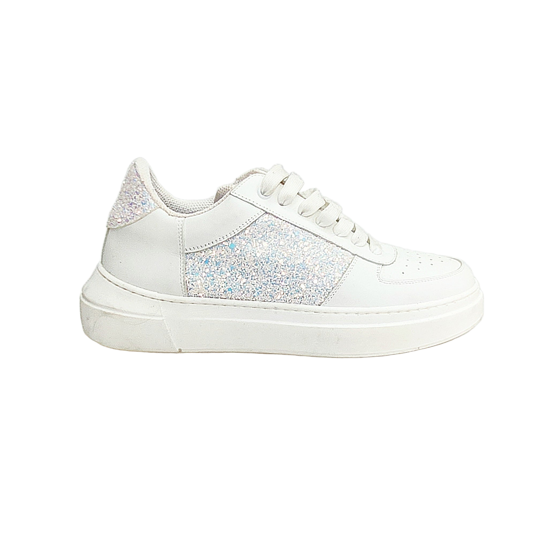 Sneaker Wish Dance Shop MIKI Cielo Perla SK2 in pelle bianca con fori traspiranti, inserti cristallo celeste, suola in lattice e fodera antisudore