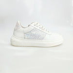 Load image into Gallery viewer, MIKI Cielo Perla (SK2) - Sneaker in Pelle Bianca Fori Traspiranti inserti Kristall Celeste Perla Boreale Foderata in tessuto antisudore traspirante sottopiede confort plus con Suola in Lattice Bianca
