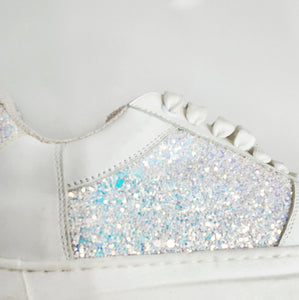 MIKI Cielo Perla (SK2) - Sneaker in Pelle Bianca Fori Traspiranti inserti Kristall Celeste Perla Boreale Foderata in tessuto antisudore traspirante sottopiede confort plus con Suola in Lattice Bianca