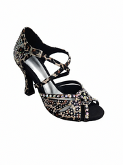 Carica immagine nella Galleria, SAMIRA (L19) - Scarpa da Ballo in Raso Seta Laserata Disegno Leopardo Bianco Con Swarovski Boreali e Tacco a Rocchetto
