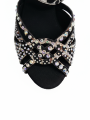 Carica immagine nella Galleria, SAMIRA (L19) - Scarpa da Ballo in Raso Seta Laserata Disegno Leopardo Bianco Con Swarovski Boreali e Tacco a Rocchetto
