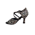 Carica immagine nella Galleria, SAMIRA (L19) - Scarpa da Ballo in Raso Seta Laserata Disegno Leopardo Bianco Con Swarovski Boreali e Tacco a Rocchetto
