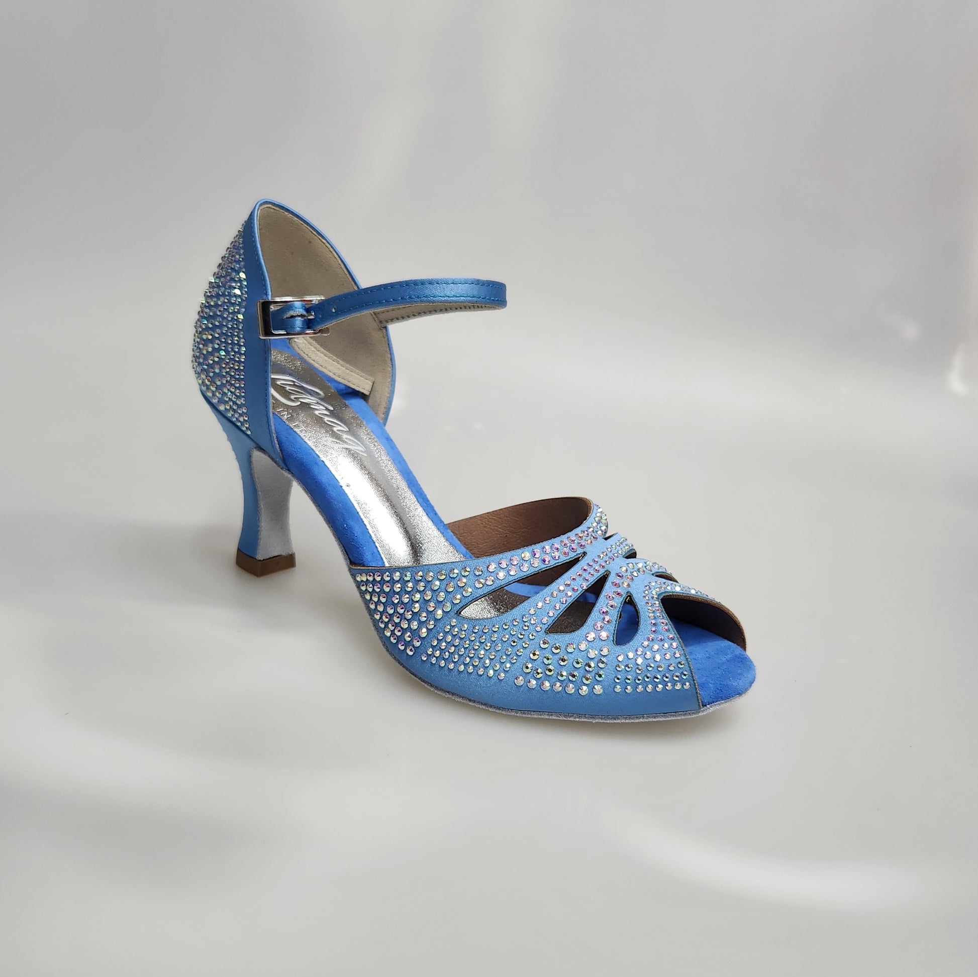 Scarpa da ballo Alexa Wish Dance Shop in raso seta azzurro cielo con Swarovski Boreali e tacco a rocchetto.