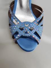 Carica immagine nella Galleria, SAMIRA (L19) - Scarpa da Ballo in Raso Seta Azzurro Cielo Con Swarovski Boreali e Tacco Basso a Rocchetto
