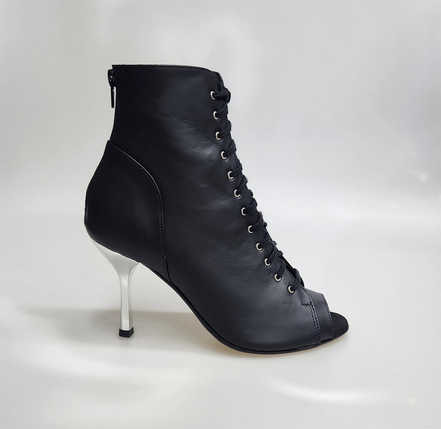 Stivaletto donna Wish Dance Shop Alexis Black Silver con zip, tacco squadrato in alluminio laminato argento, pelle nera.