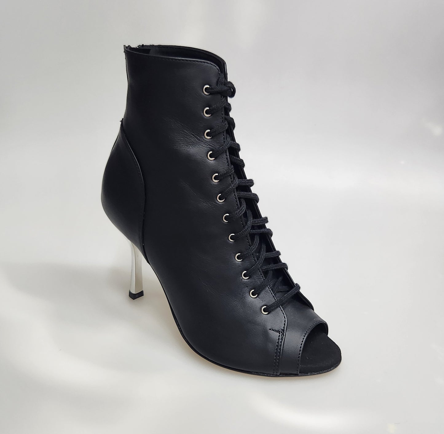 Stivaletto nero Wish Dance Shop Alexis Silver con zip, tacco a stiletto quadrato in alluminio laminato argento.