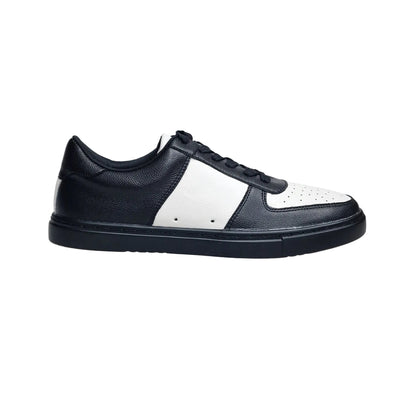 Sneaker Wish Dance Shop REY in ecopelle vegan bianca e nera con suola nera in gomma e resina, dettagli con cerchi bianchi.