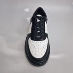 Load image into Gallery viewer, REY Black/White (L0701FCE) - Sneaker in Ecopelle Vegan Bianca e Nera Suola Nera in Gommina e Resina Tecnica
