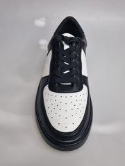 Load image into Gallery viewer, REY Black/White (L0701FCE) - Sneaker in Ecopelle Vegan Bianca e Nera Suola Nera in Gommina e Resina Tecnica