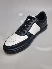 Load image into Gallery viewer, REY Black/White (L0701FCE) - Sneaker in Ecopelle Vegan Bianca e Nera Suola Nera in Gommina e Resina Tecnica