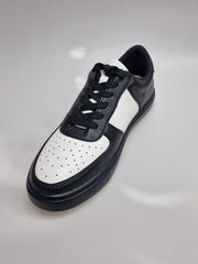 Load image into Gallery viewer, REY Black/White (L0701FCE) - Sneaker in Ecopelle Vegan Bianca e Nera Suola Nera in Gommina e Resina Tecnica