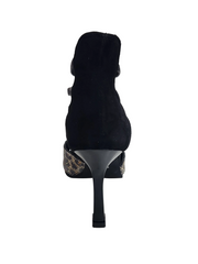 Carica immagine nella Galleria, SESHAT Leopard Swarovki (460F) - Sandalo da Donna in Camoscio Nero Elastici Neri con Livrea Leopardo in Swarovski Bianchi Neri Champagne e Oro e tacco a Rocchettino Smaltato Nero