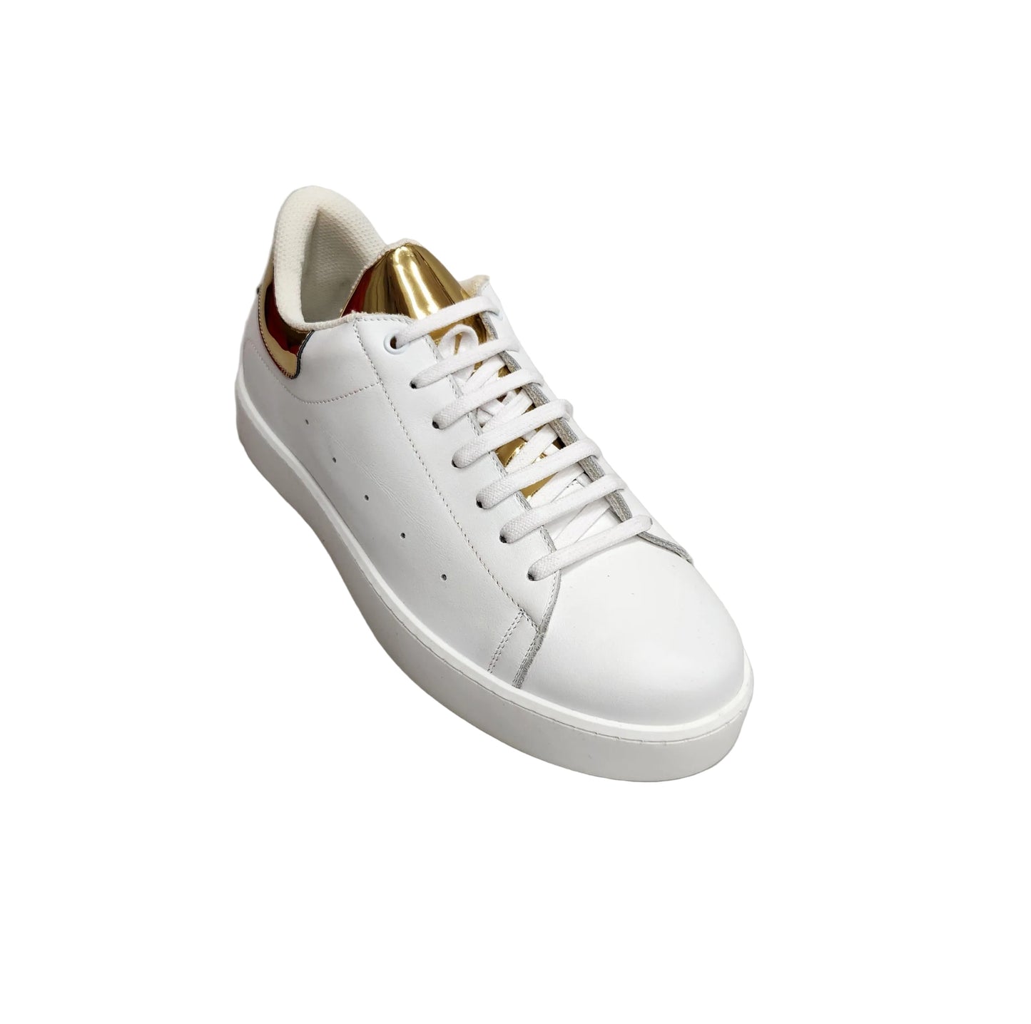 Sneaker NIKOLAS SK5 in pelle bianca con inserto tacco oro specchio, suola microfibra, lattice e interni traspiranti.