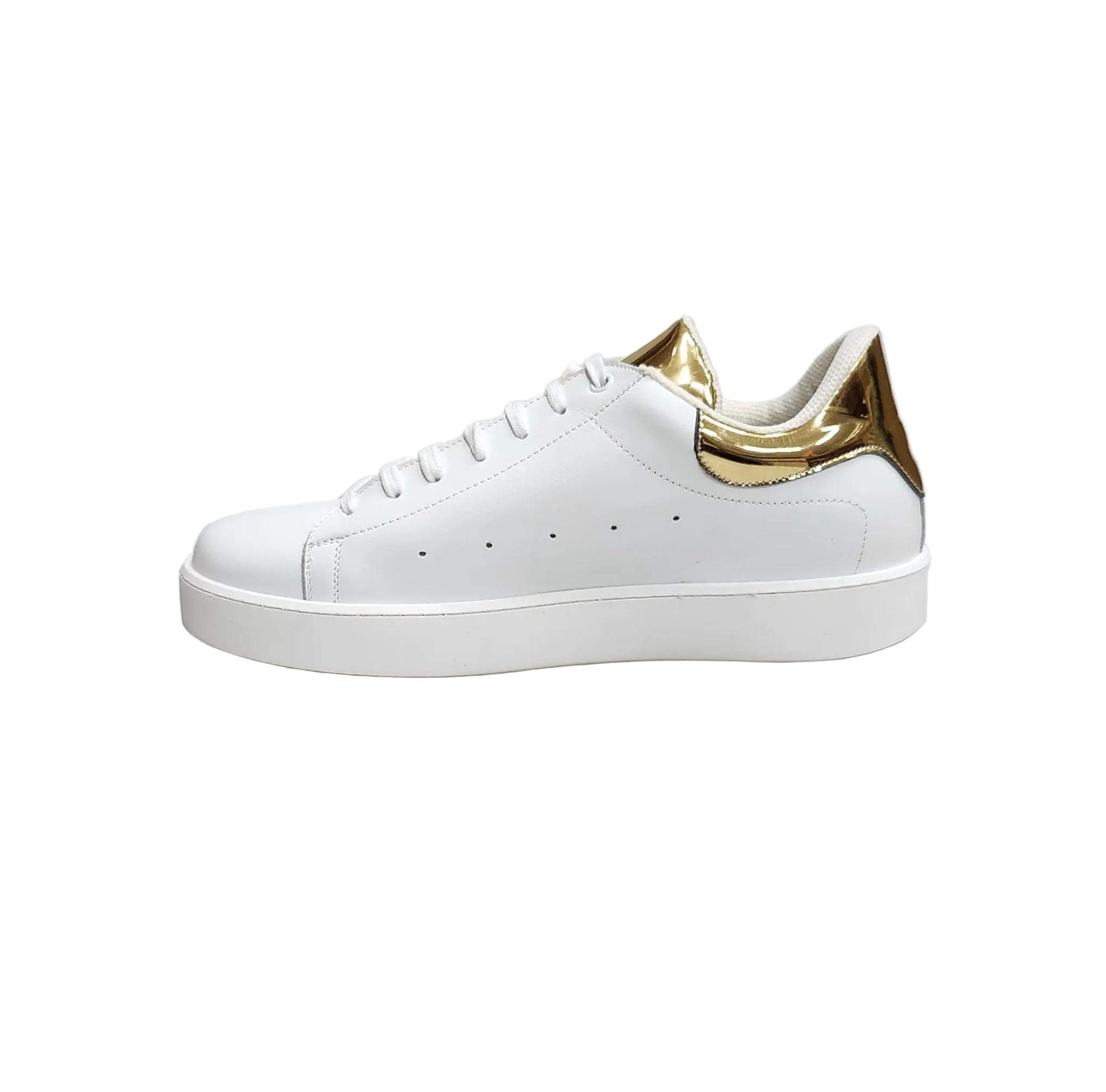 Sneaker NIKOLAS SK5 in pelle bianca con inserto tacco oro specchio, suola microfibra, lattice e interni traspiranti.
