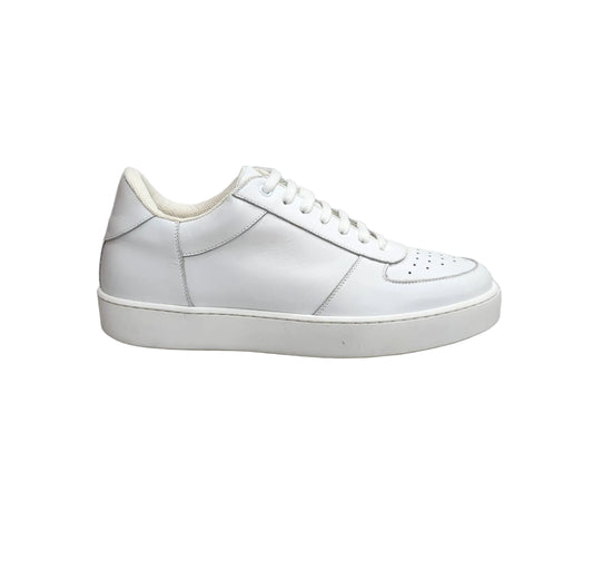 Sneaker bianca MIKI White (SK2) in pelle con fori traspiranti, fodera in tessuto antisudore e suola in lattice bianca.