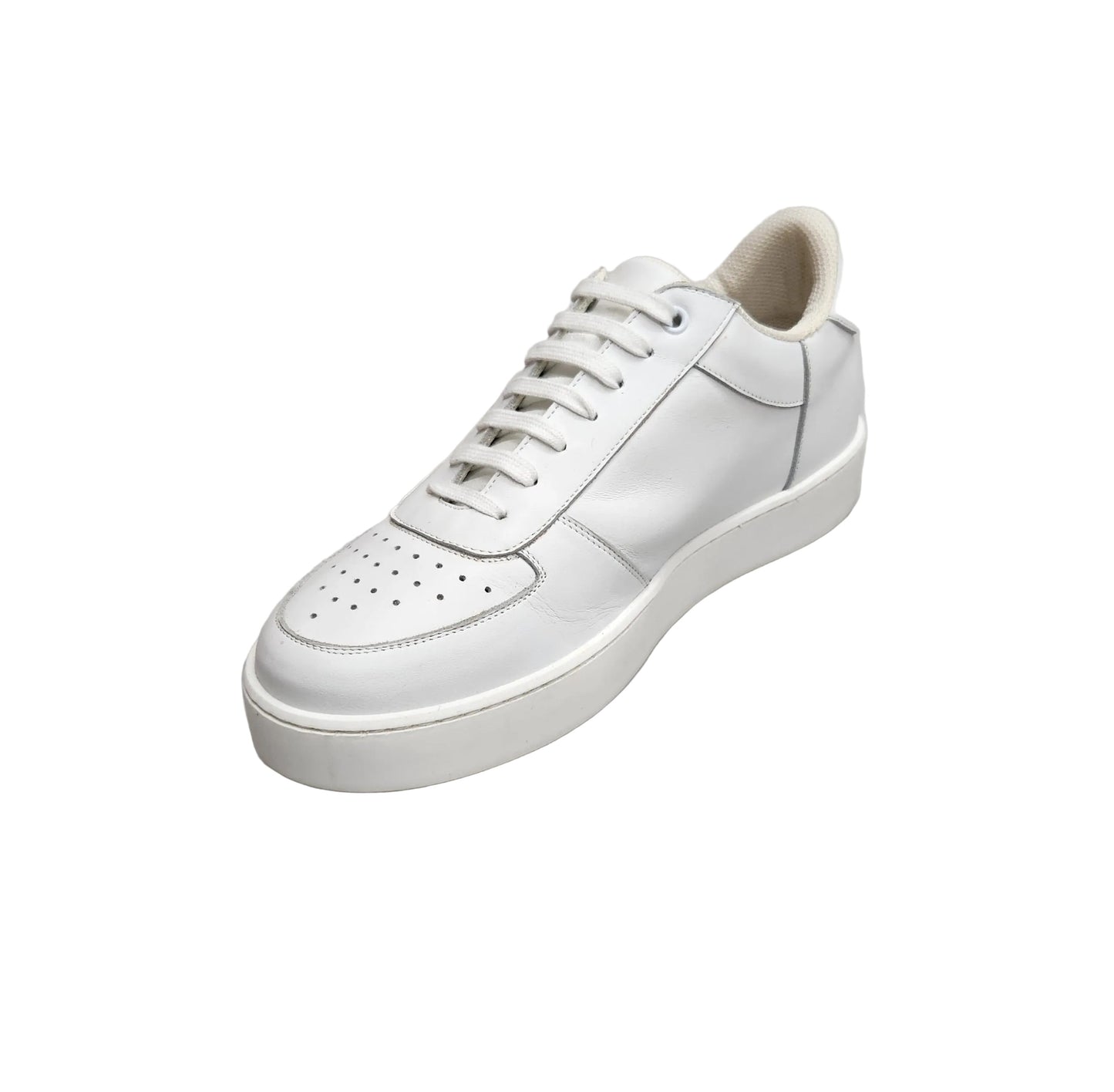 Sneaker Wish Dance Shop MIKI White in pelle bianca con fori traspiranti, sottopiede comfort plus e suola in lattice bianca.