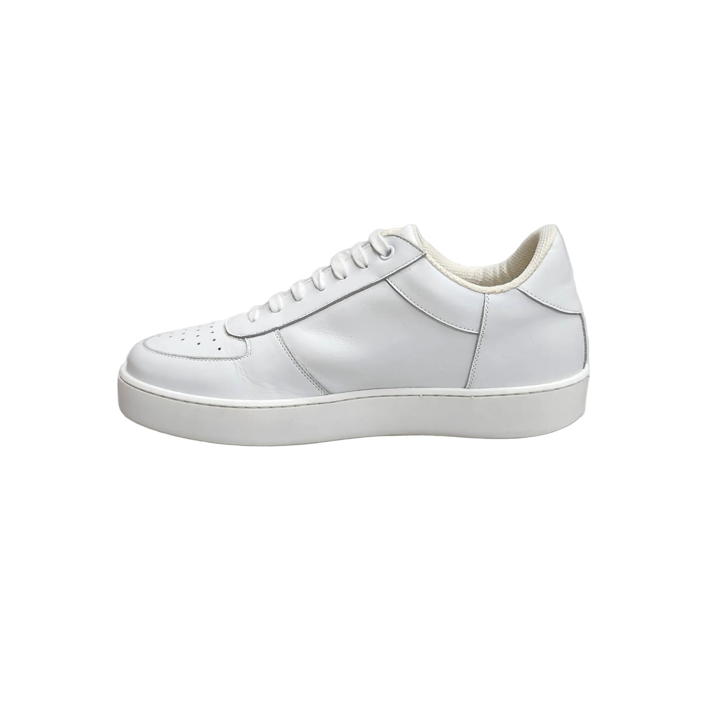 Sneaker Wish Dance Shop MIKI White in pelle bianca con fori traspiranti, sottopiede comfort plus e suola in lattice bianca.