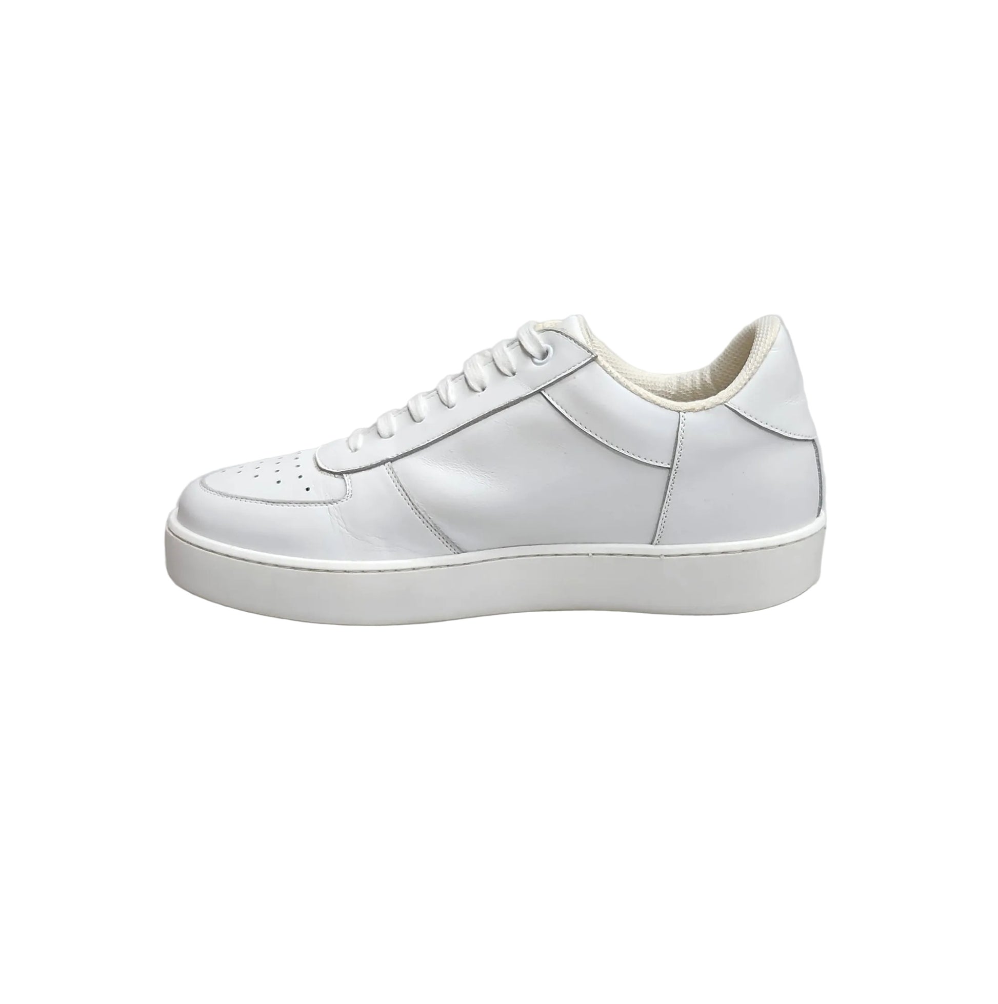 Sneaker Wish Dance Shop MIKI White in pelle bianca con fori traspiranti, sottopiede comfort plus e suola in lattice bianca.