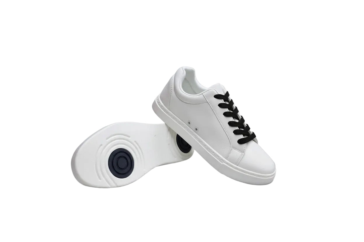 Sneaker ecopelle bianca Suprema White Black Vortex con suola in gomma e resina, dettagli neri, comfort leggero e suola flessibile.